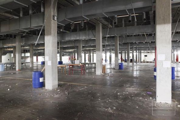 For Sale | 336,936 SF South Texas Industrial Facility: 516 W Live Oak St, Cuero, TX 77954